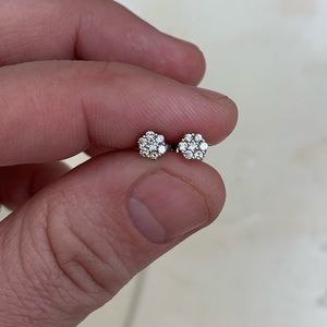 10k white gold VS Diamond cluster earrings 1/4ct